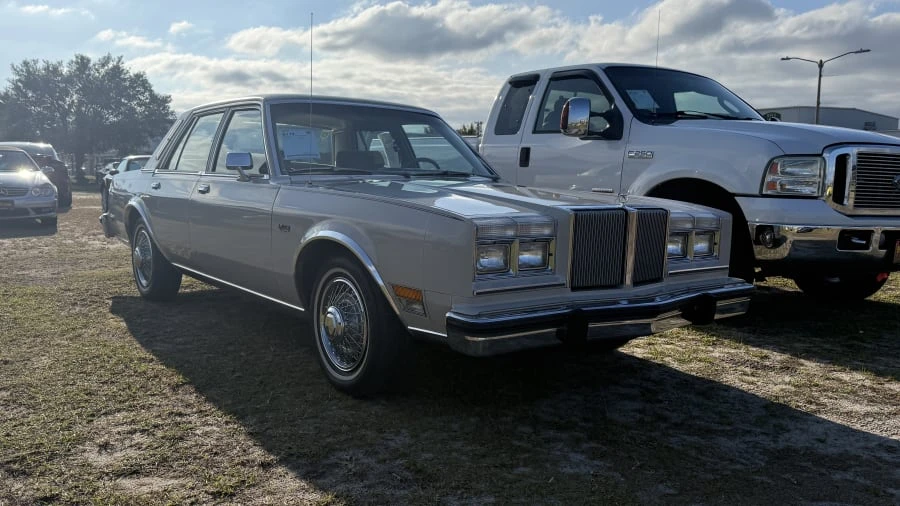 1981 Chrysler LeBaron - Image 6 of 11