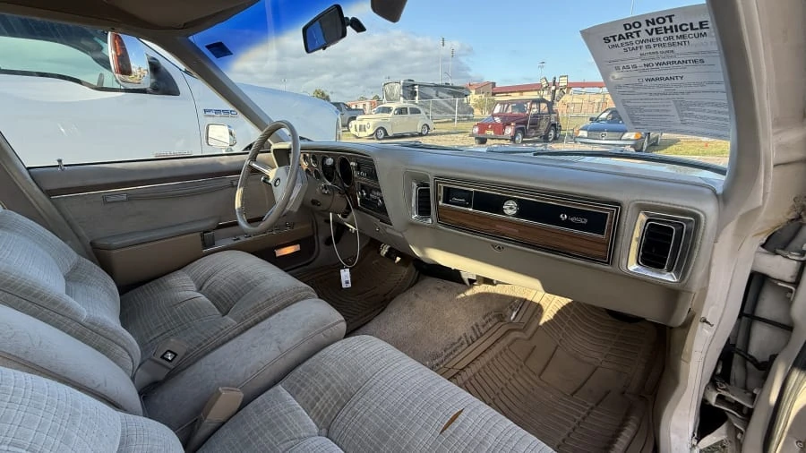 1981 Chrysler LeBaron - Image 8 of 11