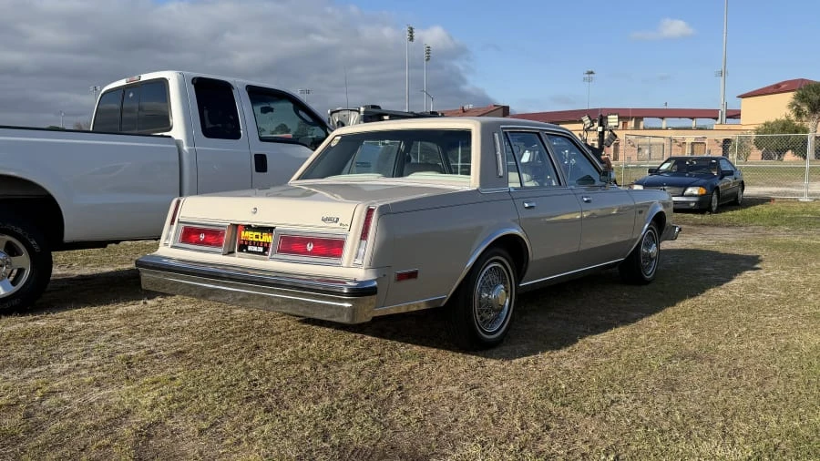 1981 Chrysler LeBaron - Image 3 of 11