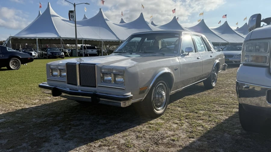 1981 Chrysler LeBaron - Image 7 of 11