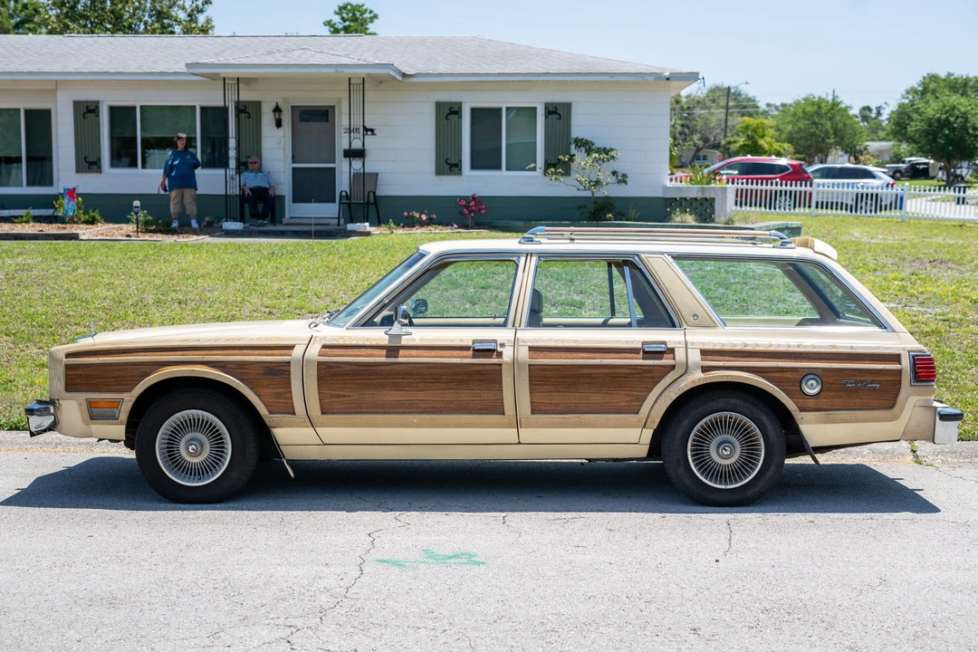 1981 Chrysler LeBaron - Image 9 of 31