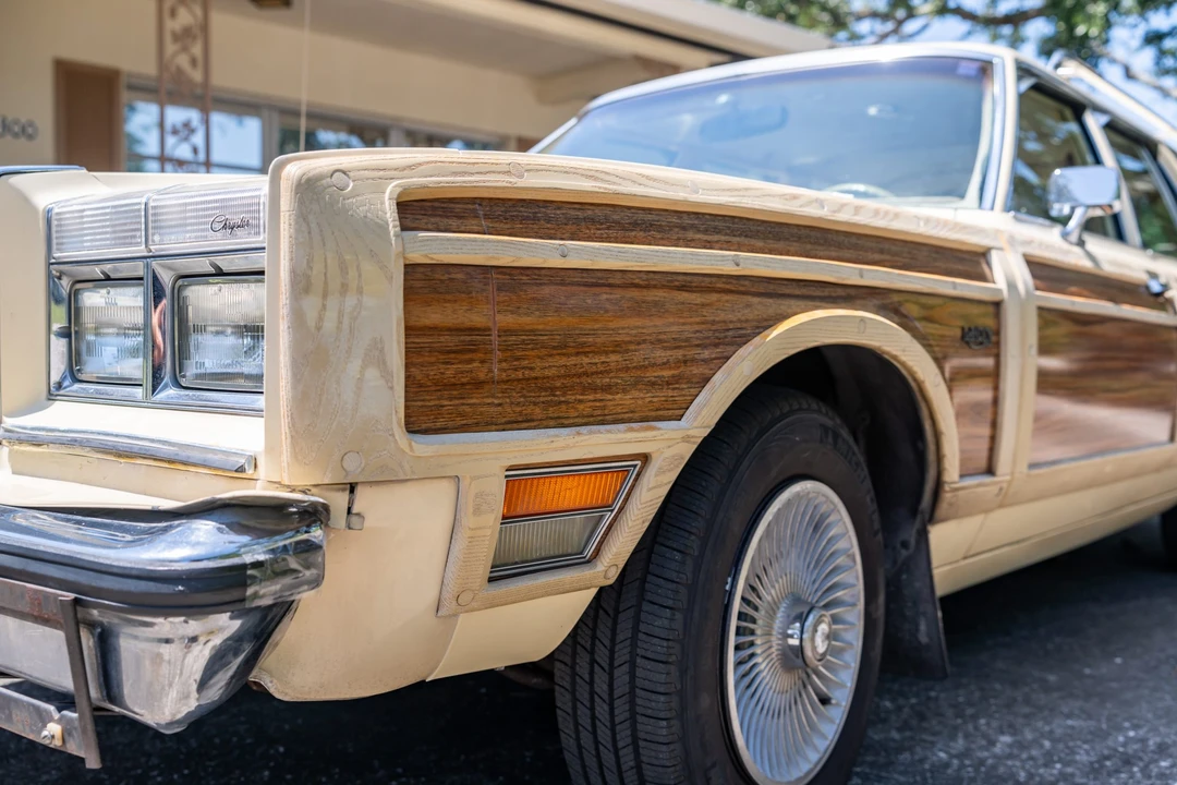 1981 Chrysler LeBaron - Image 27 of 31