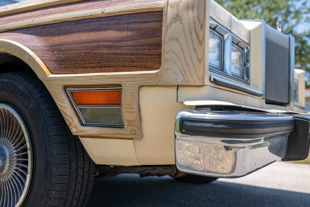 1981 Chrysler LeBaron - Image 23 of 31