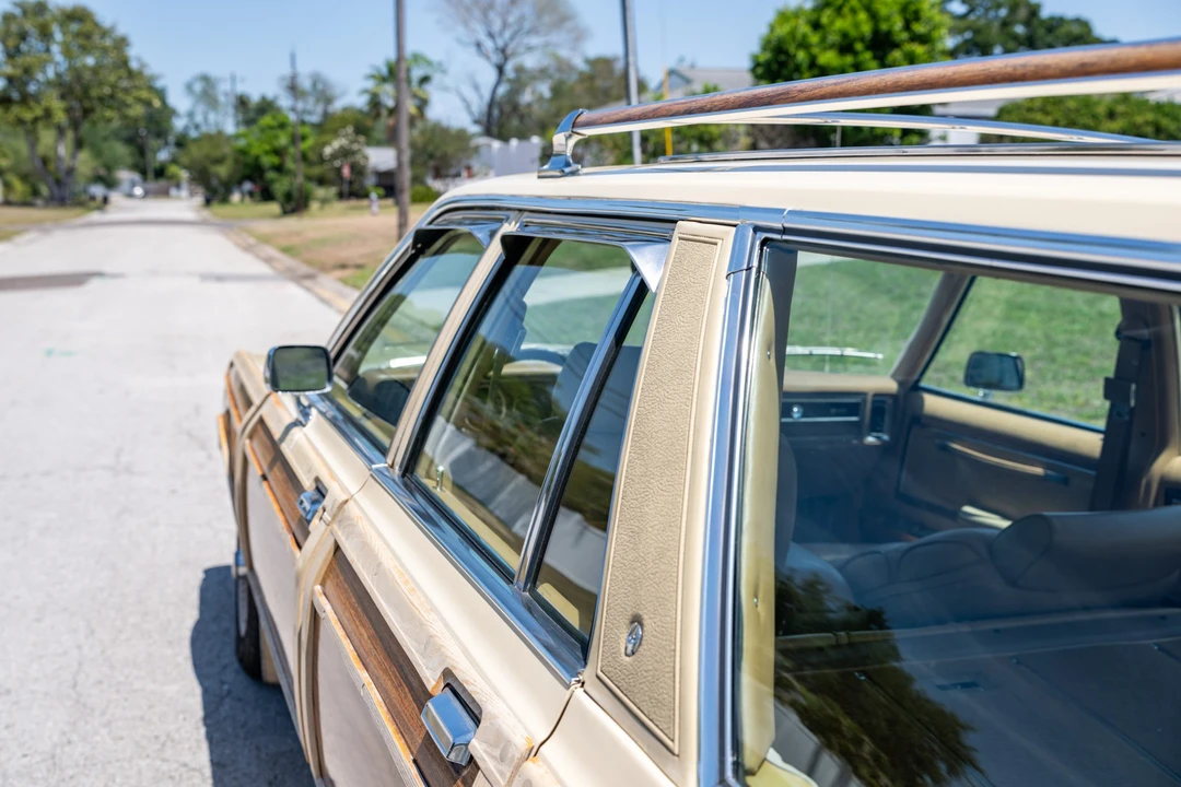 1981 Chrysler LeBaron - Image 24 of 31