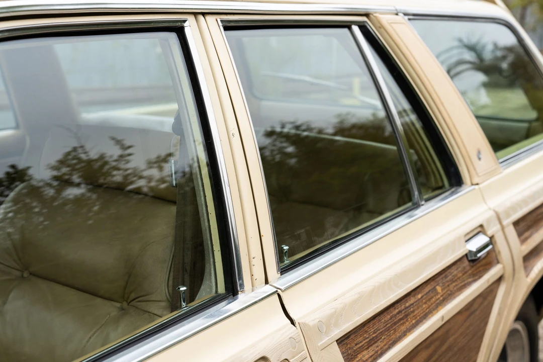 1981 Chrysler LeBaron - Image 15 of 31