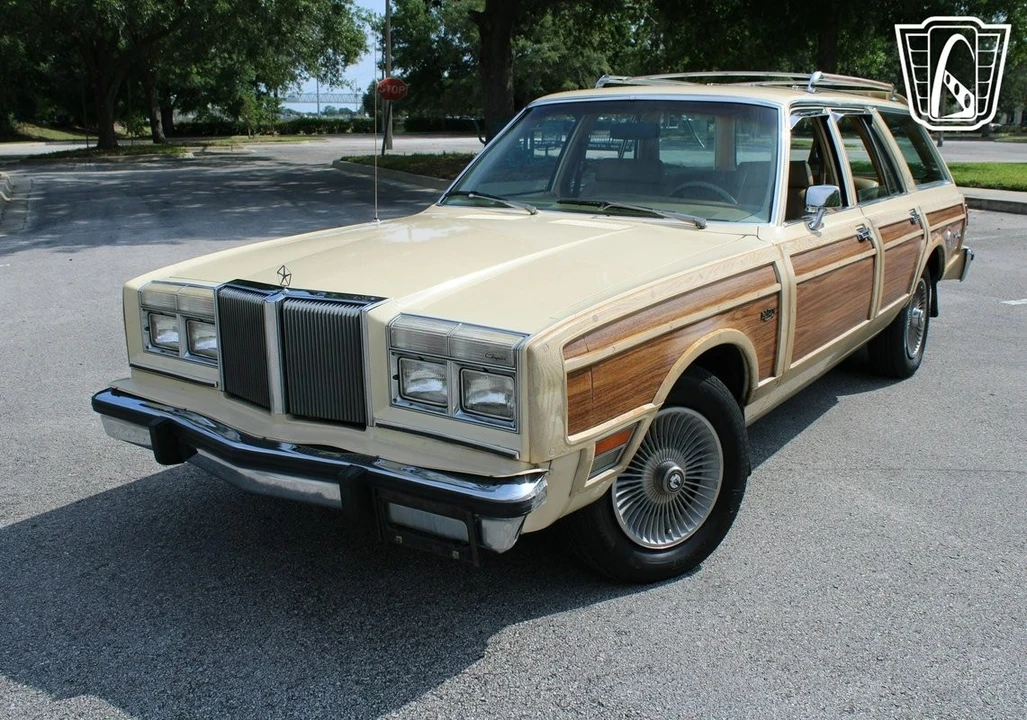1981 Chrysler LeBaron - Image 11 of 12