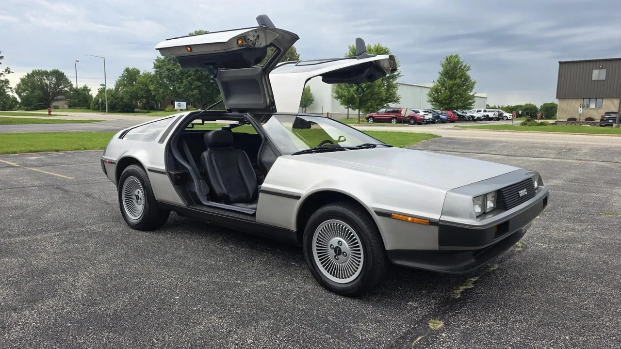 1981 DeLorean DMC-12 - Image 30 of 31