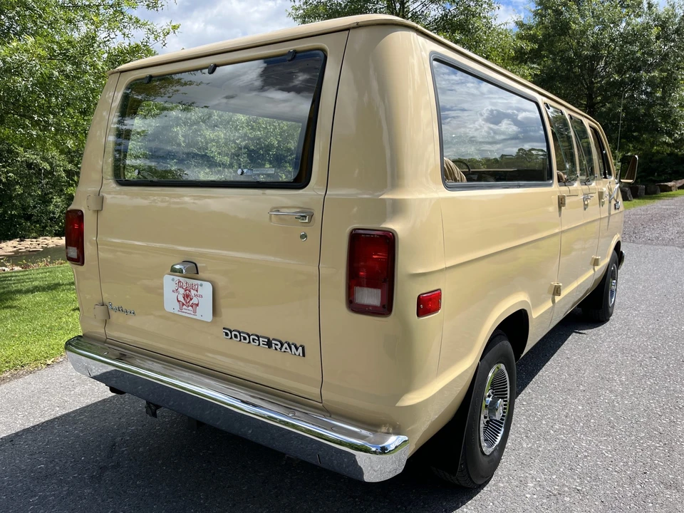 1981 Dodge Ram Van - Image 7 of 31