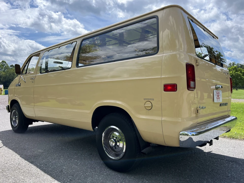 1981 Dodge Ram Van - Image 9 of 31