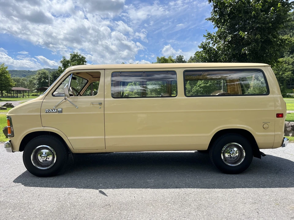 1981 Dodge Ram Van - Image 10 of 31