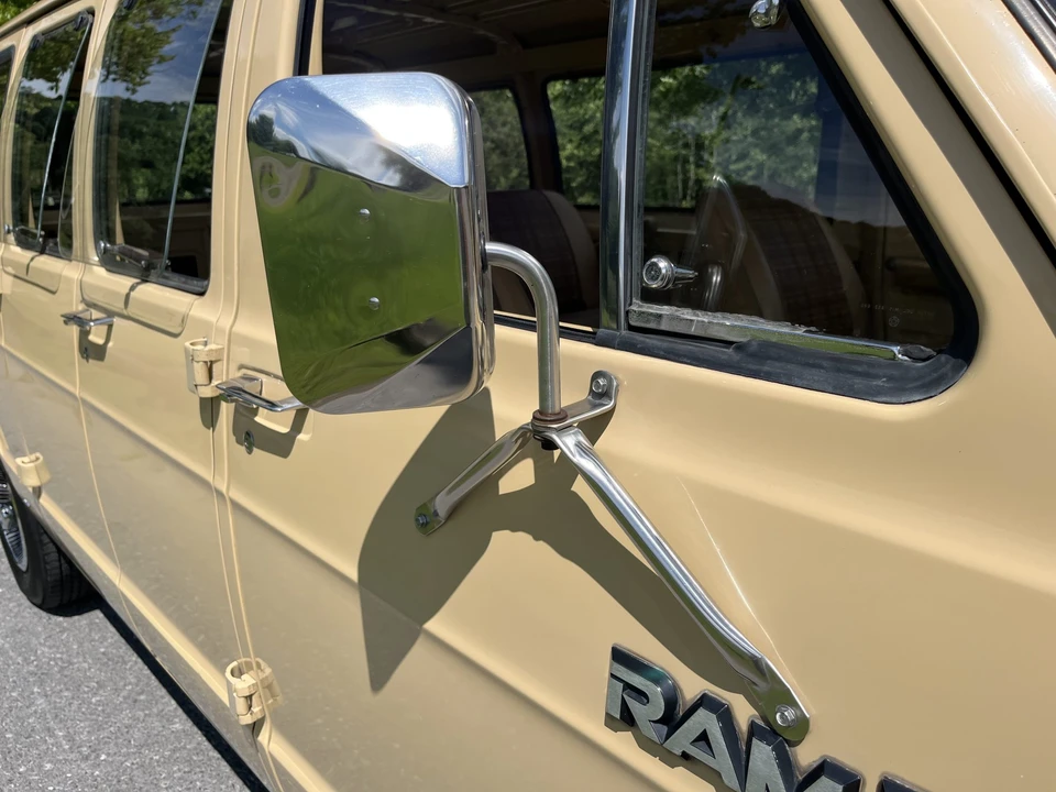 1981 Dodge Ram Van - Image 13 of 31