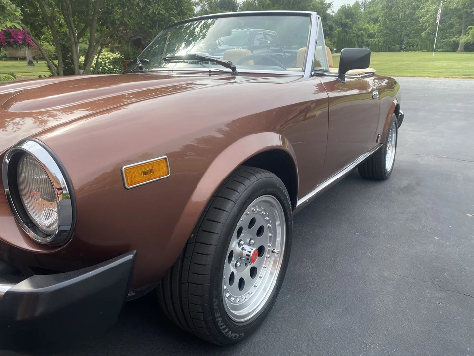 1981 Fiat 124 Sport Spider - Image 11 of 31