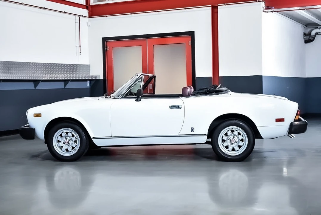 1981 Fiat 124 Sport Spider - Image 21 of 30