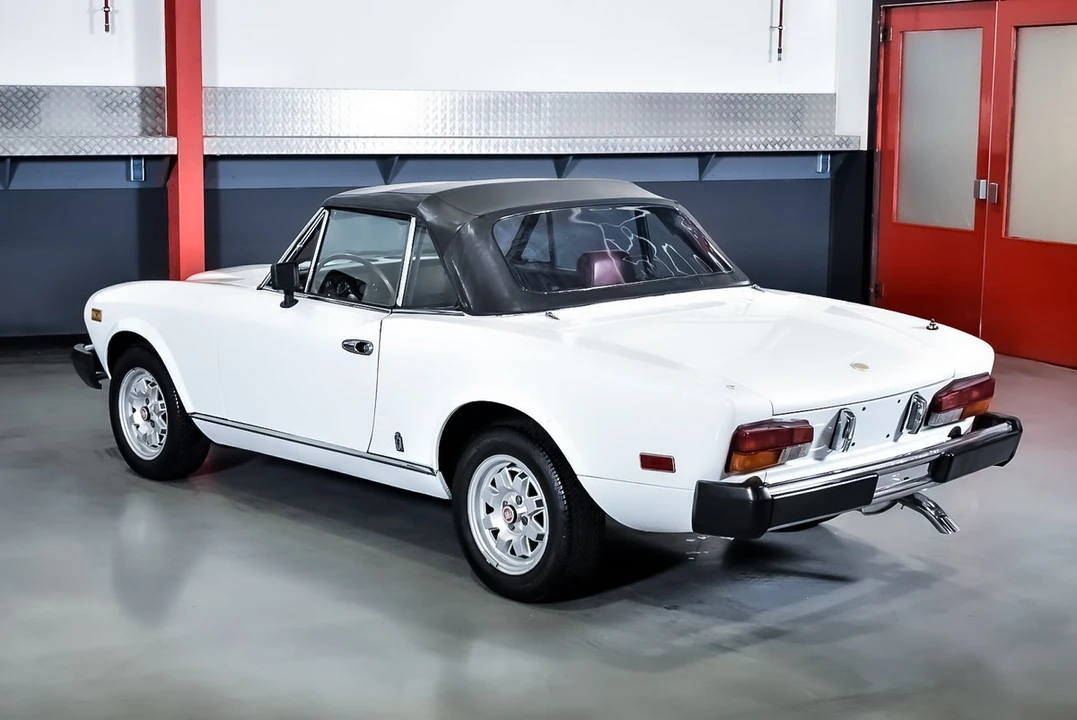 1981 Fiat 124 Sport Spider - Image 23 of 30