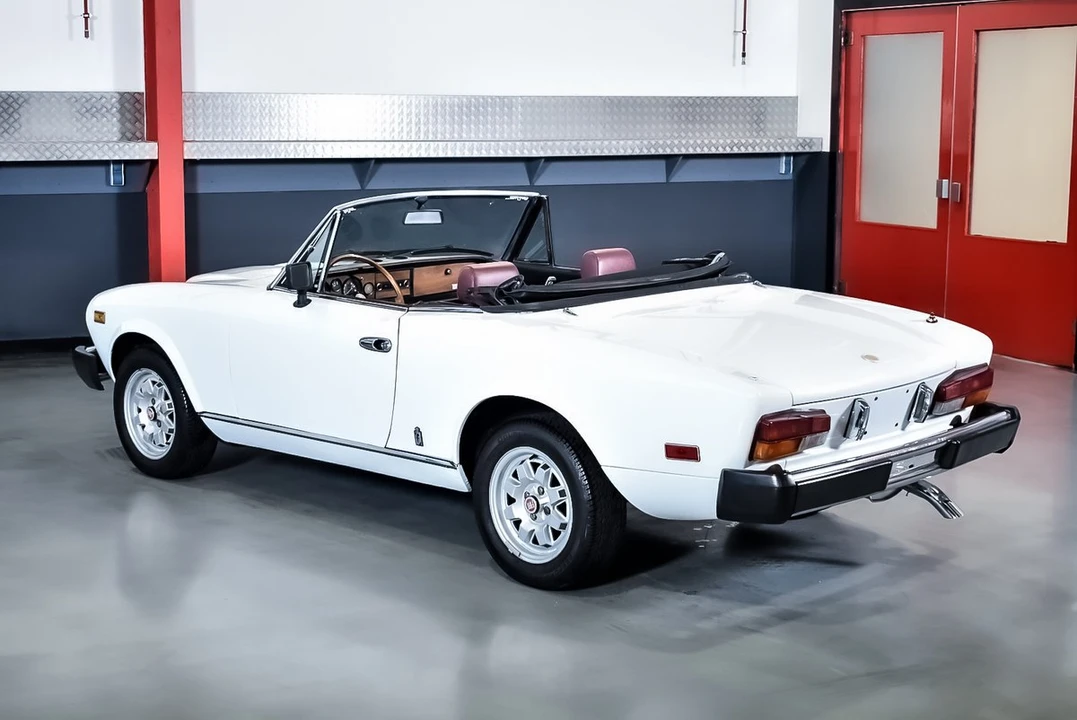 1981 Fiat 124 Sport Spider - Image 17 of 30