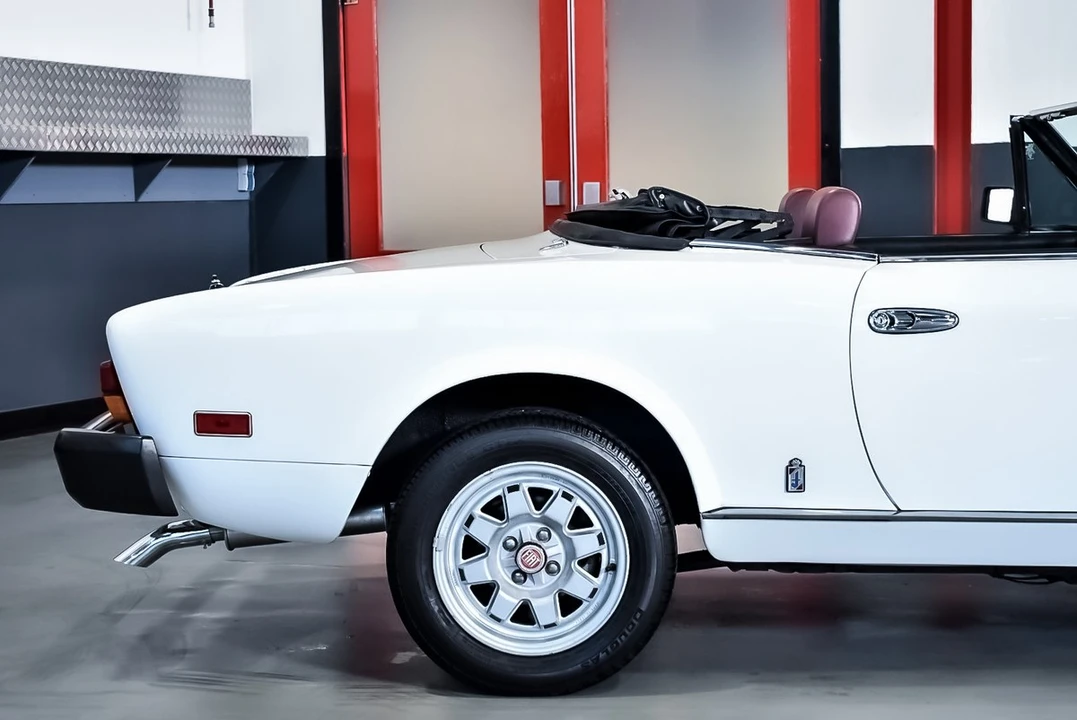 1981 Fiat 124 Sport Spider - Image 27 of 30