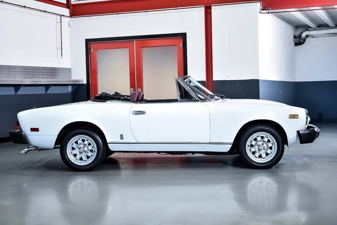 1981 Fiat 124 Sport Spider - Image 10 of 30