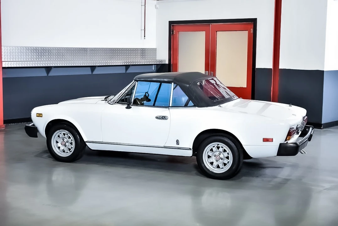 1981 Fiat 124 Sport Spider - Image 24 of 30