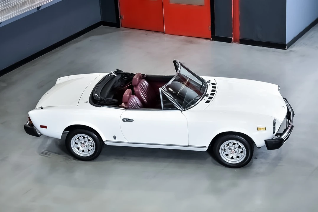 1981 Fiat 124 Sport Spider - Image 13 of 30