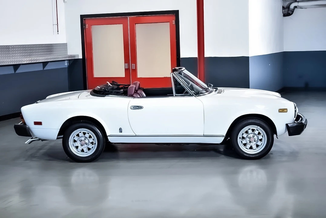 1981 Fiat 124 Sport Spider - Image 9 of 30