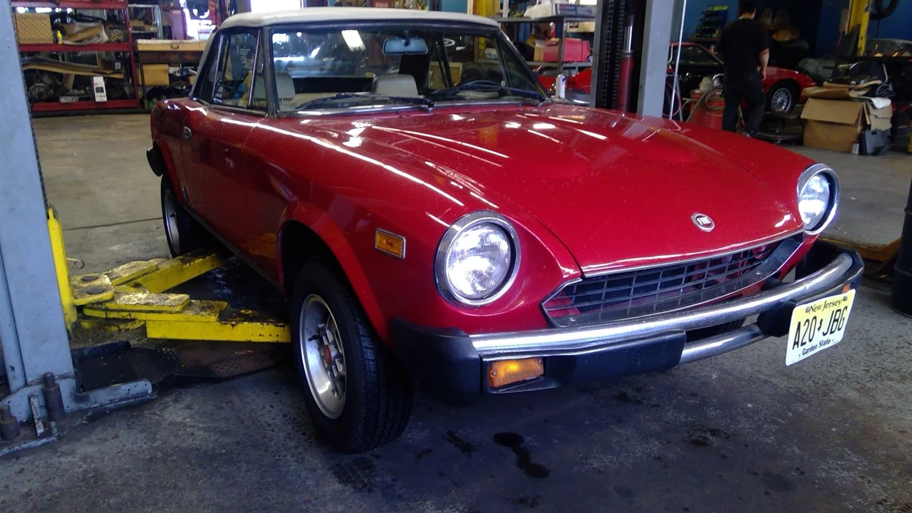 1981 Fiat 124 Sport Spider - Image 16 of 31