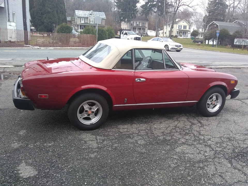 1981 Fiat 124 Sport Spider - Image 13 of 31