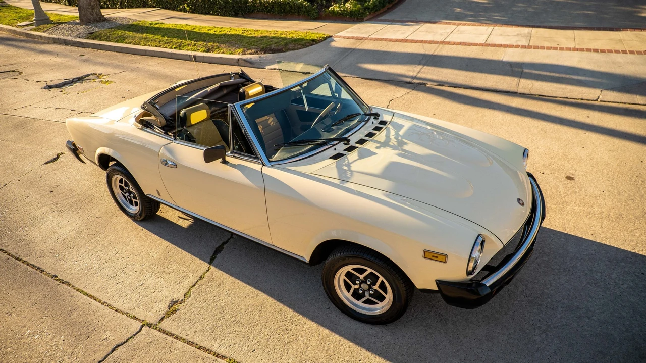 1981 Fiat 124 Sport Spider - Image 26 of 31