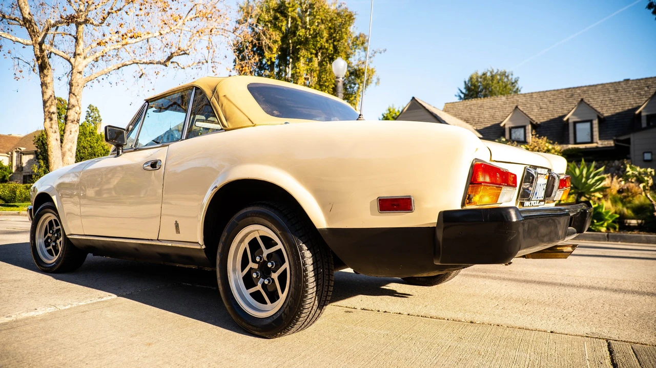1981 Fiat 124 Sport Spider - Image 14 of 31