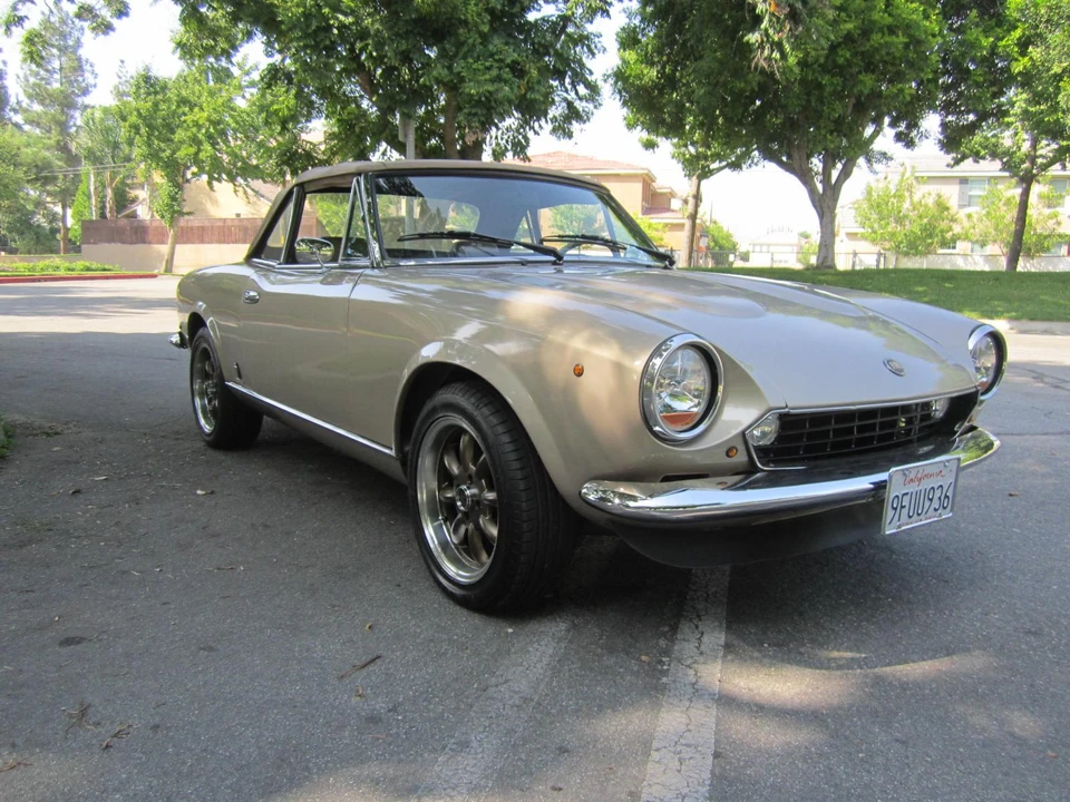 1981 Fiat 124 Sport Spider - Image 13 of 31