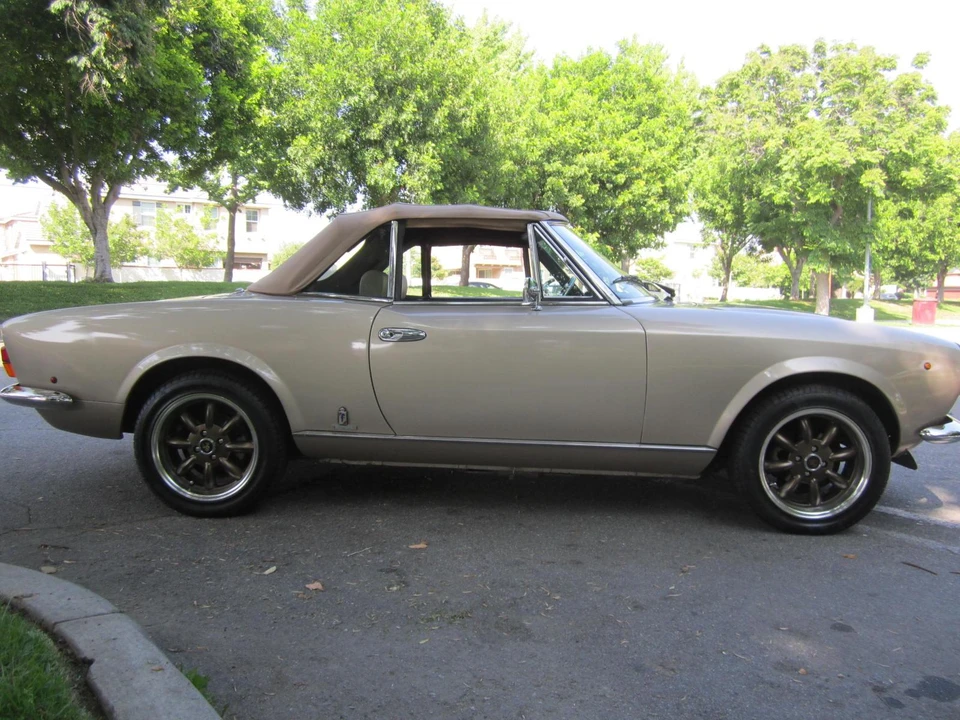 1981 Fiat 124 Sport Spider - Image 12 of 31