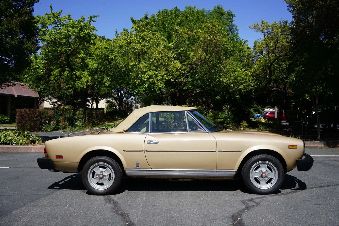 1981 Fiat 124 Sport Spider - Image 17 of 31