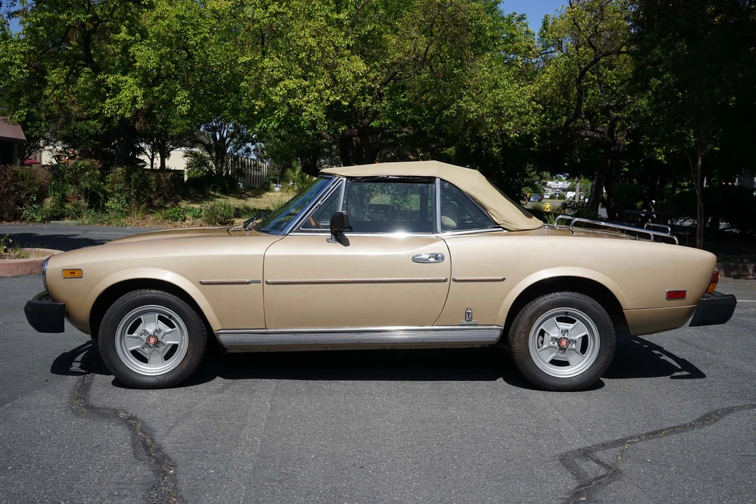 1981 Fiat 124 Sport Spider - Image 8 of 31