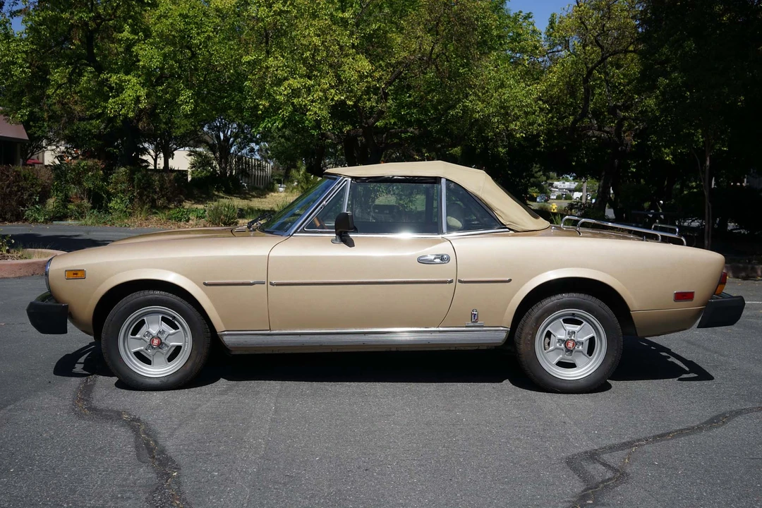 1981 Fiat 124 Sport Spider - Image 7 of 31