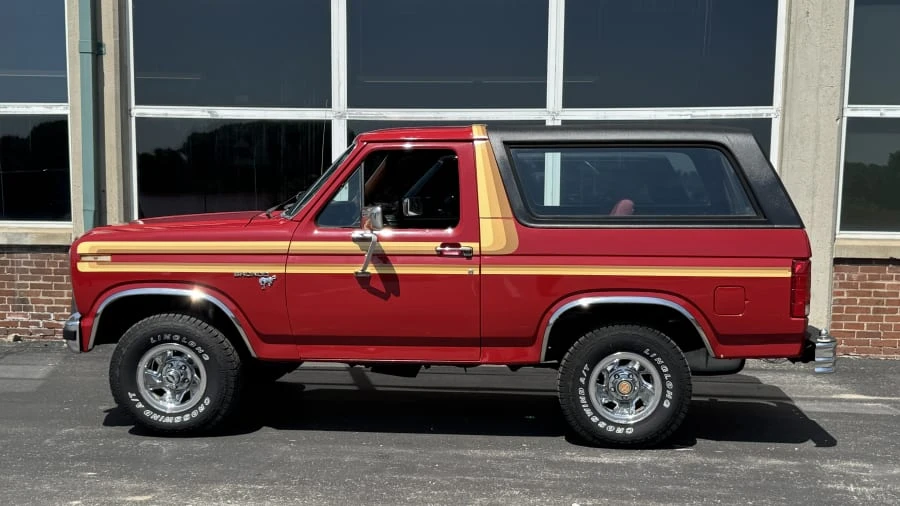1981 Ford Bronco 3rd Gen - Image 2 of 11