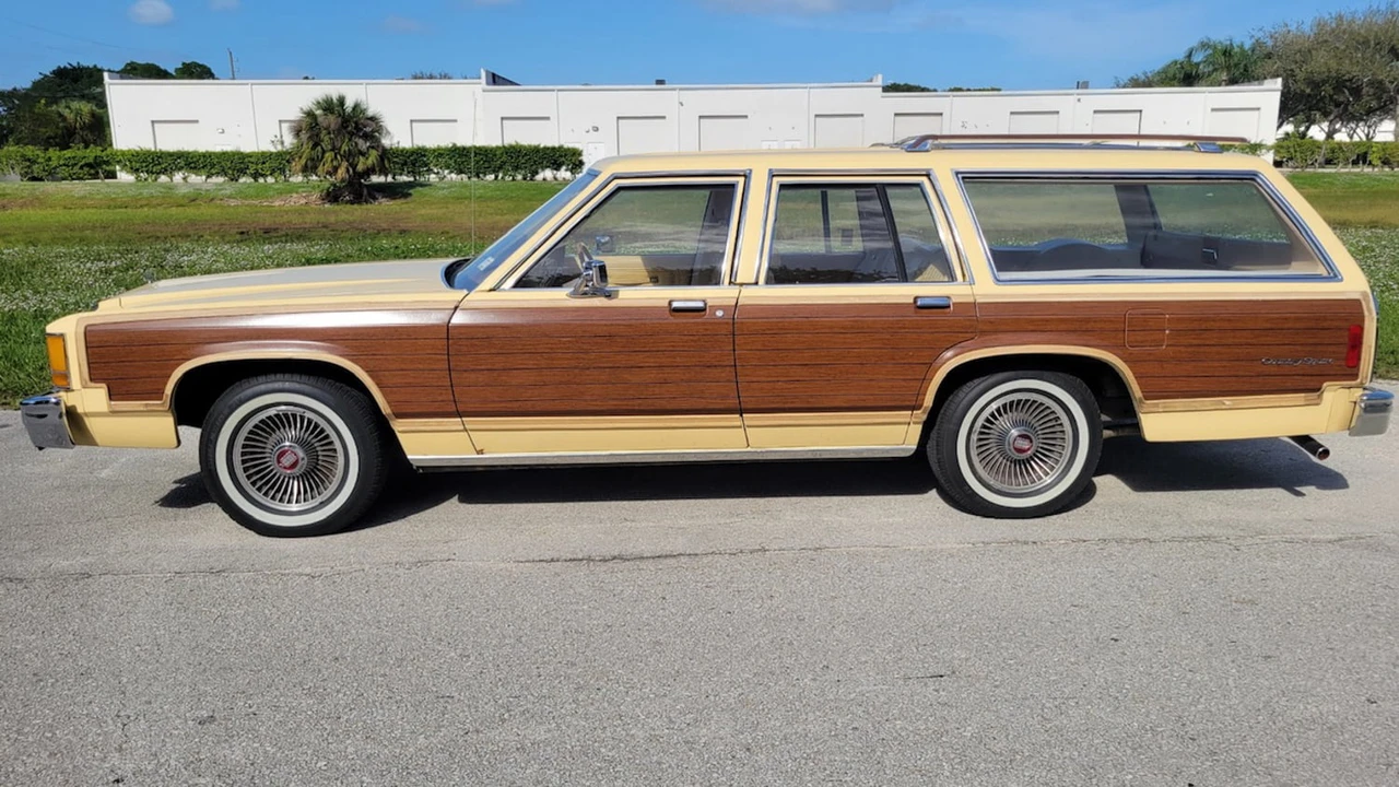 1981 Ford Country Squire - Image 2 of 10