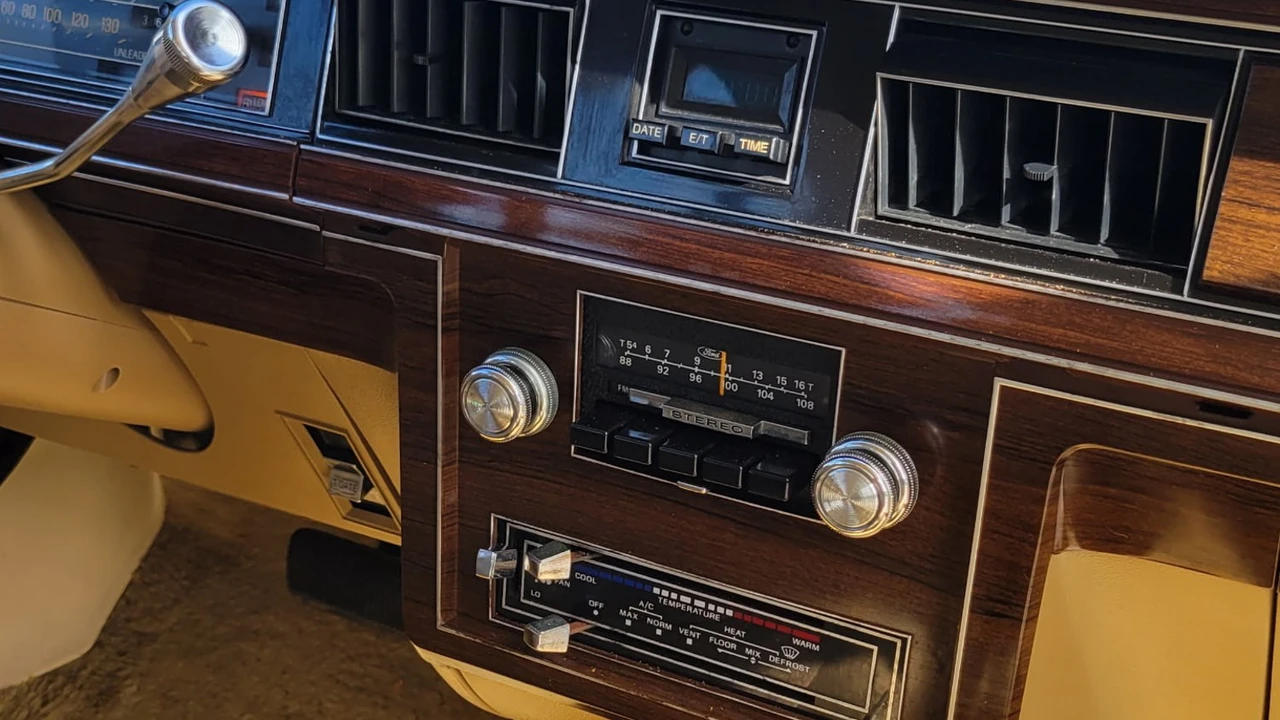 1981 Ford Country Squire - Image 9 of 10