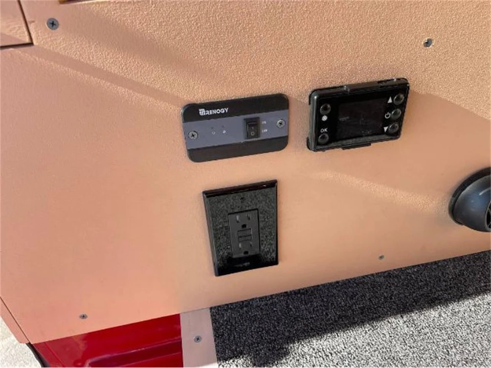 1981 Ford Econoline Van - Image 19 of 25