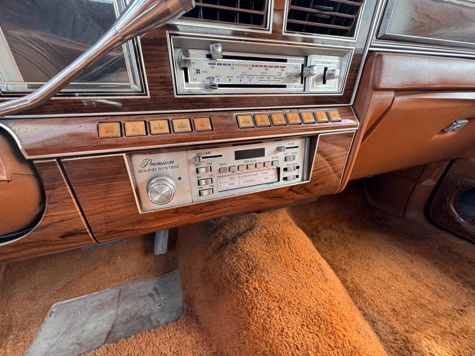 1981 Lincoln Continental Mark VI - Image 13 of 24