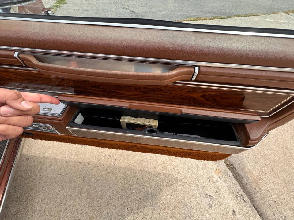 1981 Lincoln Continental Mark VI - Image 16 of 24