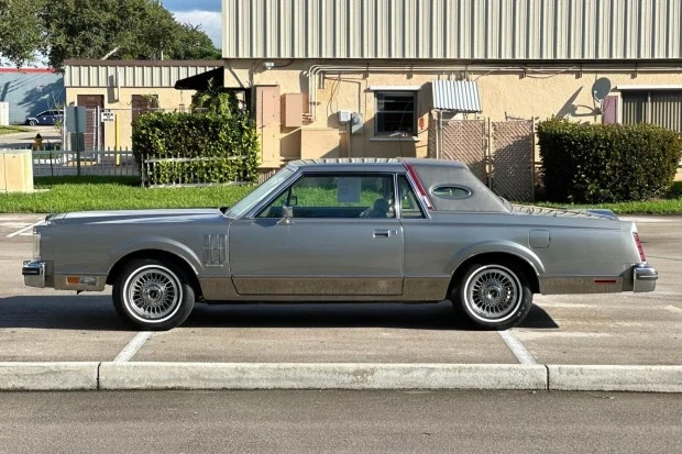 1981 Lincoln Continental Mark VI - Image 3 of 8