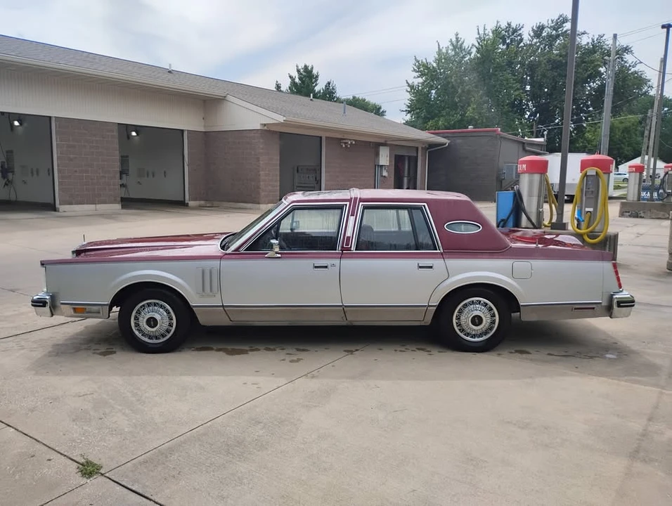 1981 Lincoln Continental Mark VI - Image 8 of 19