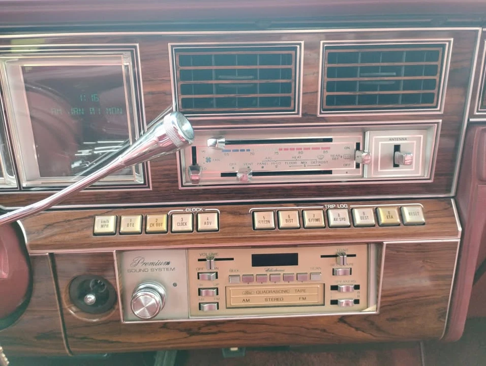 1981 Lincoln Continental Mark VI - Image 18 of 19