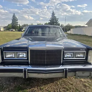 1981 Lincoln Continental Signature Series