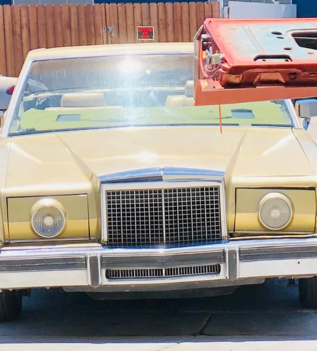 1981 Lincoln Continental - Image 2 of 10