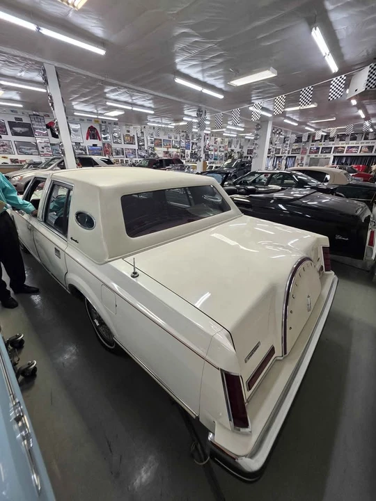 1981 Lincoln Continental Mark VI - Image 4 of 12