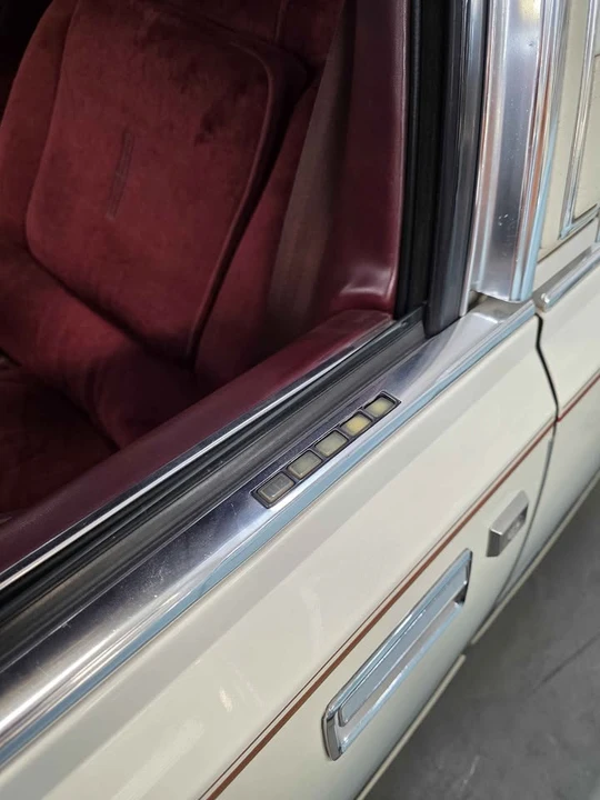 1981 Lincoln Continental Mark VI - Image 9 of 12