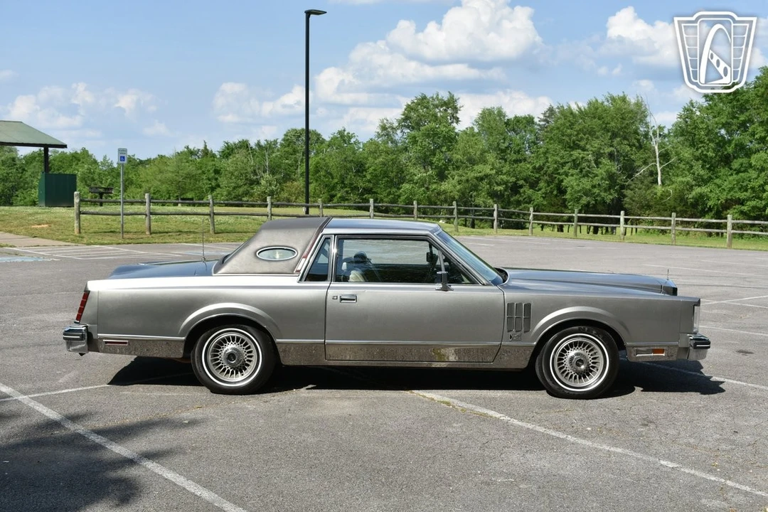1981 Lincoln Continental Mark VI - Image 19 of 21