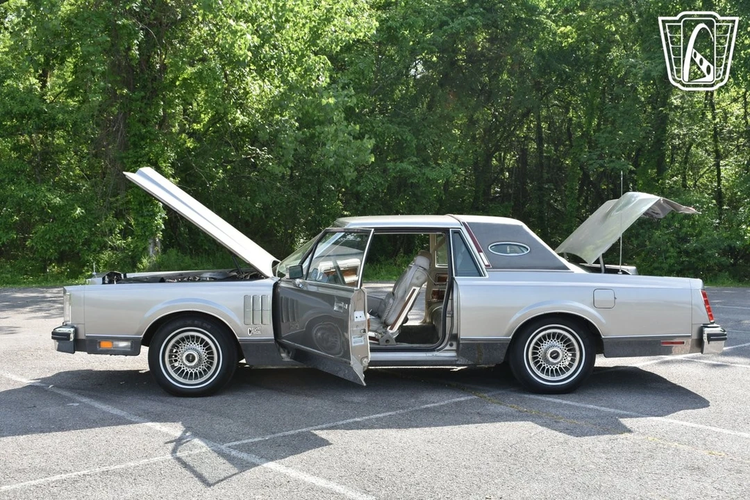 1981 Lincoln Continental Mark VI - Image 29 of 31