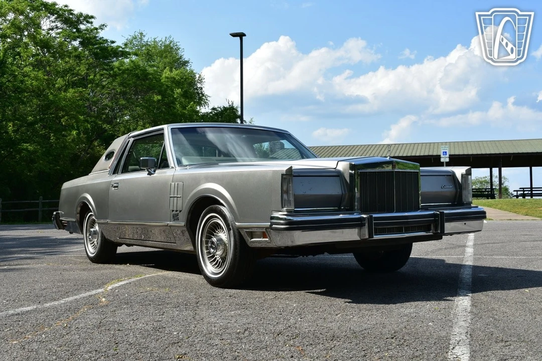 1981 Lincoln Continental Mark VI - Image 24 of 31