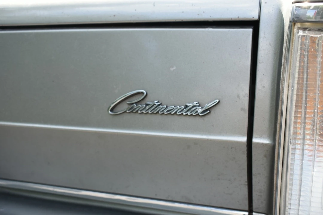 1981 Lincoln Continental Mark VI - Image 16 of 21